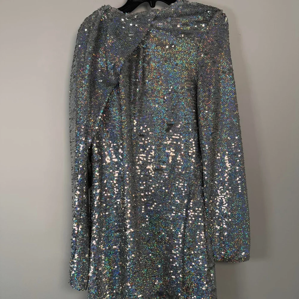NWT Zara sequin dress puff sleeve SIZE L

Was bought for photoshoot - Picture 4 of 8